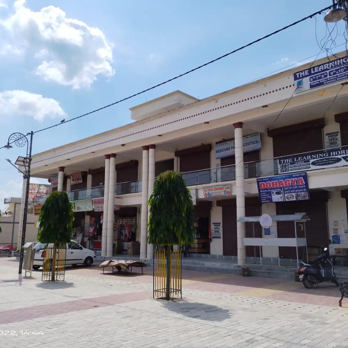shop in hariashray nagar